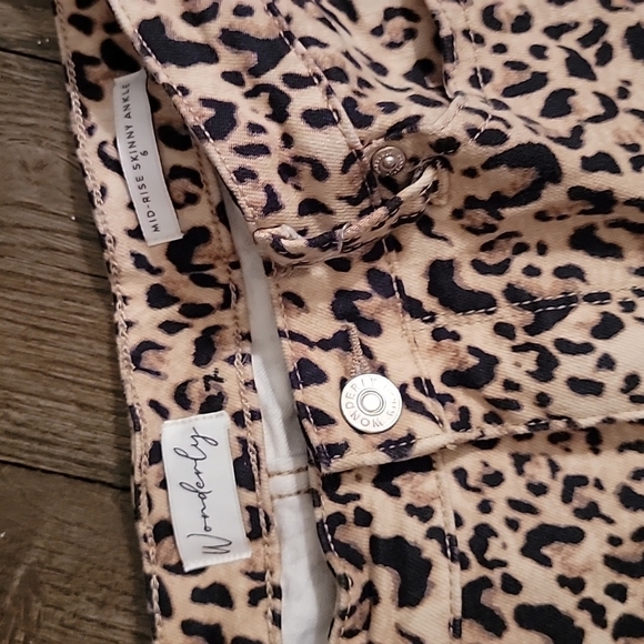 💥WONDERLY leopard skinny jeans mid rise ankle length sz 6 - Picture 2 of 6